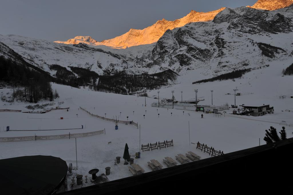 Hotel The Larix Ski-In Ski-Out Saas-Fee Ngoại thất bức ảnh